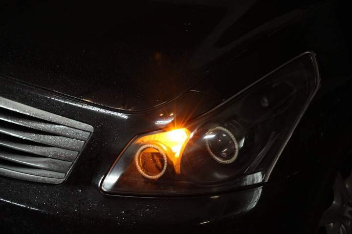 Cloudy headlight repair Markham